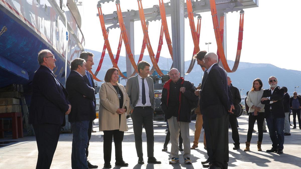 El president, Carlos Mazón, en su visita de este jueves al Puerto de Dénia.