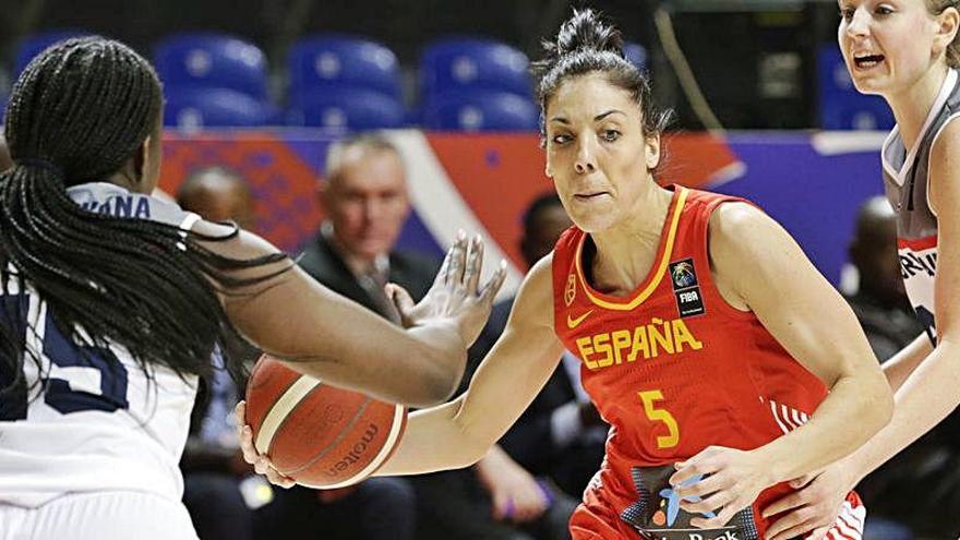 Cristina Ouviña, durante un encuentro con la selección española.