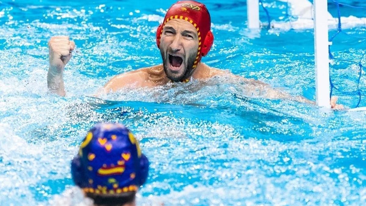 López Pinedo celebra una parada en el encuentro que llevó a España a las semifinales