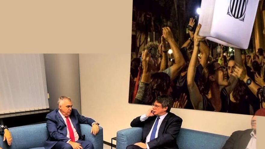 La crítica de Monegal: Antena 3 se estremece ante la foto del despacho de Puigdemont