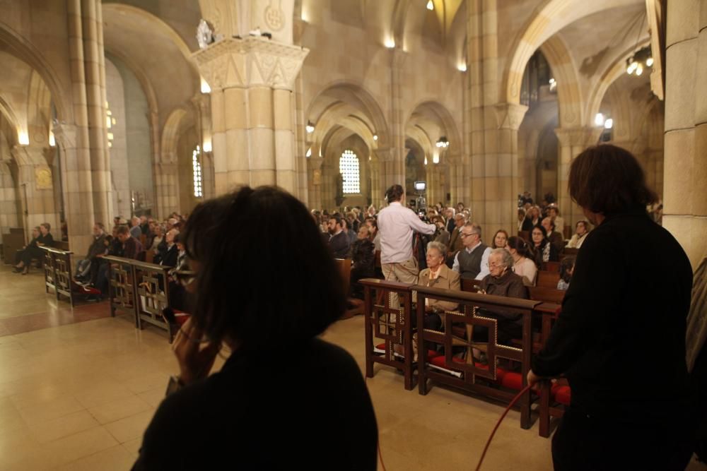 Misa del Día de Todos los Santos oficiada por el arzobispo de Oviedo