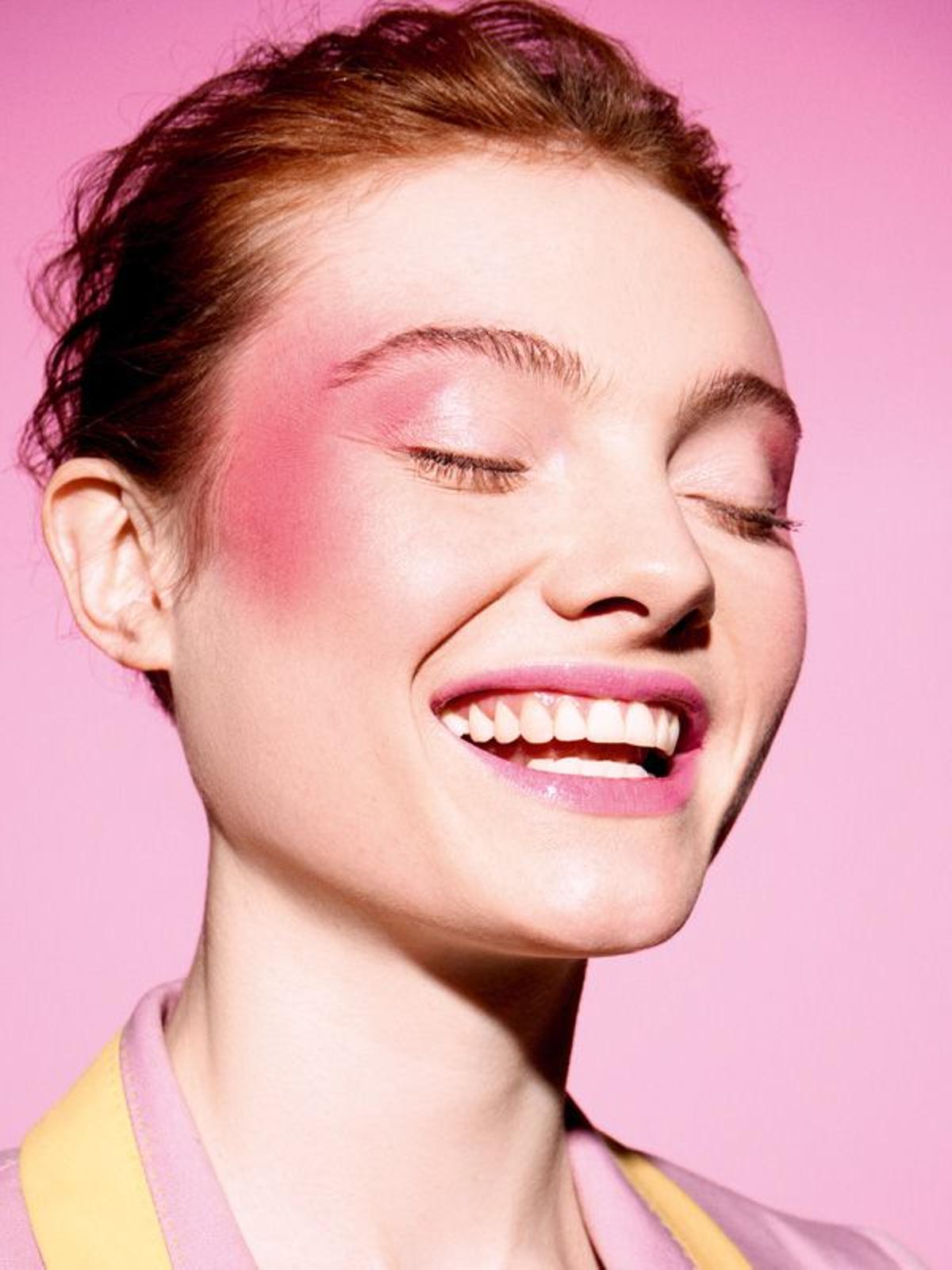 Maquillaje blush 80s en fucsia