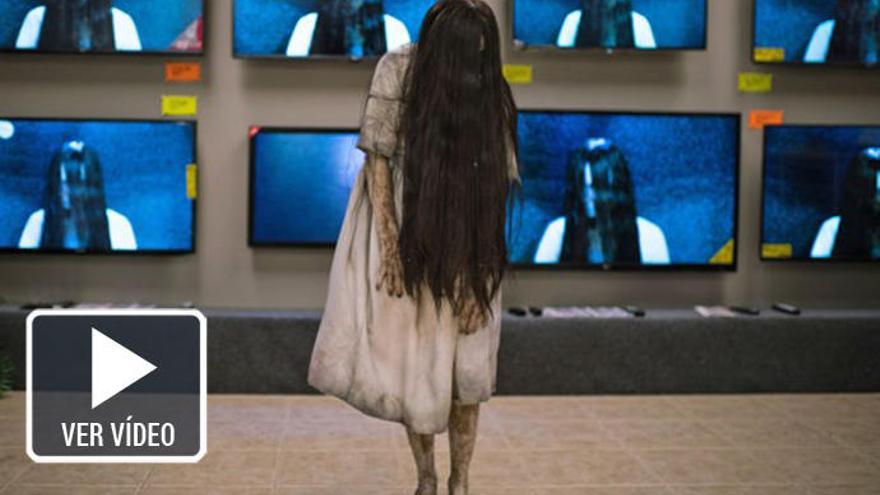 La actriz caracterizada como la niña de &#039;The Ring&#039;.