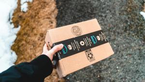 Máxima alerta de la Guardia Civil por lo que está pasando con los paquetes de Amazon: En tu domicilio
