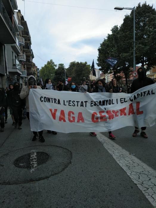 Protesta dels CDR a Girona en el marc de la vaga general