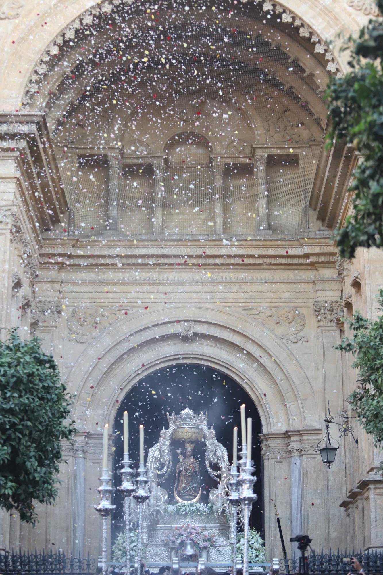 La patrona de Málaga, la Virgen de la Victoria, vuelve a procesionar por las calles de la ciudad