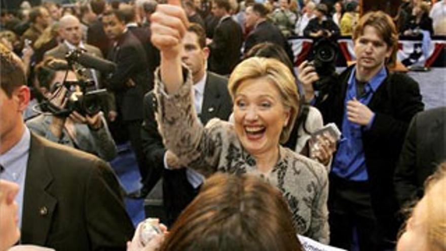 Hillary Clinton y John McCain ganan las primarias en New Hampshire