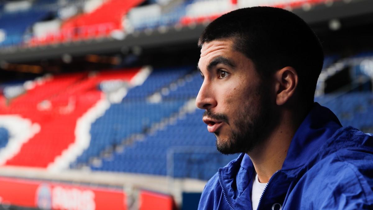 Carlos Soler, en la grada del Parque de los Príncipes