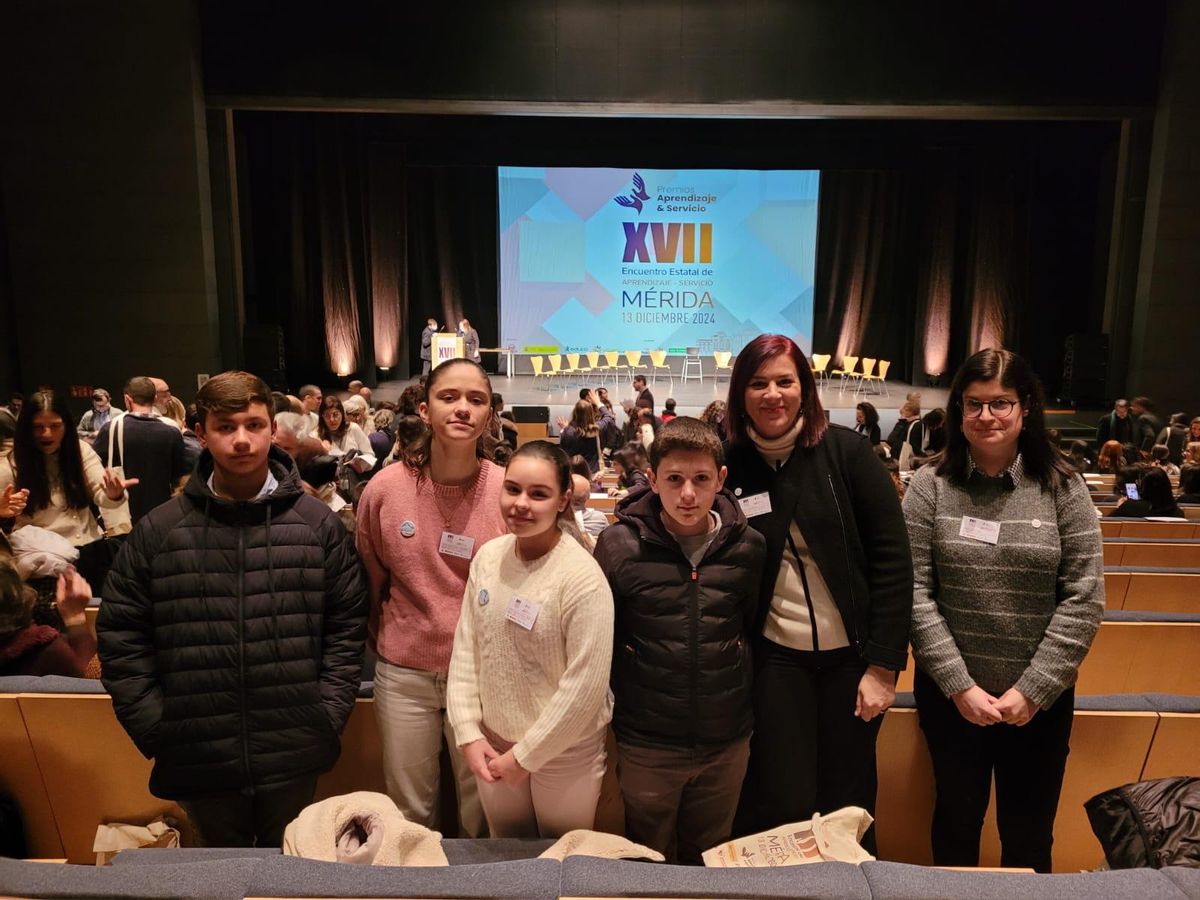 Representantes del IES El Sueve de Arriondas recogen un premio educativo en Mérida