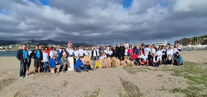 EN IMATGES | Llançà viu una jornada de neteja simultània de totes les seves platges