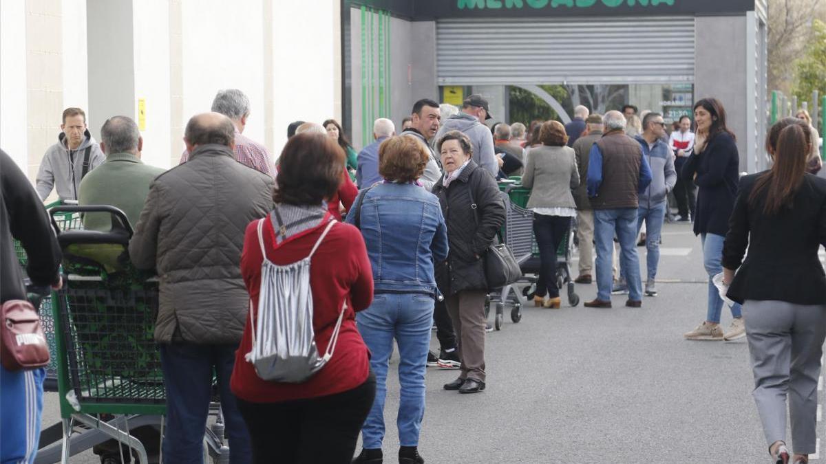 Coronavirus: Mercadona incluye a sanitarios, policías y bomberos entre los colectivos de acceso prioritario