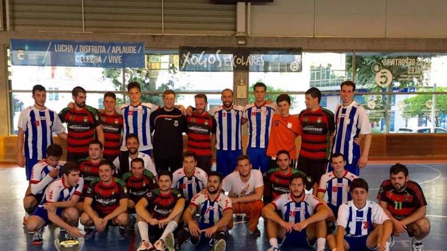 Formación conjunta del Lalinense y el OAR tras el torneo de A Coruña.