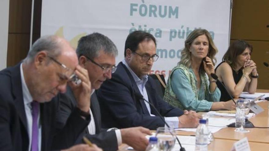 Andrés García Reche, Rafael Climent, Vicent Soler, Cristina Garmendia y Empar Martínez, ayer.