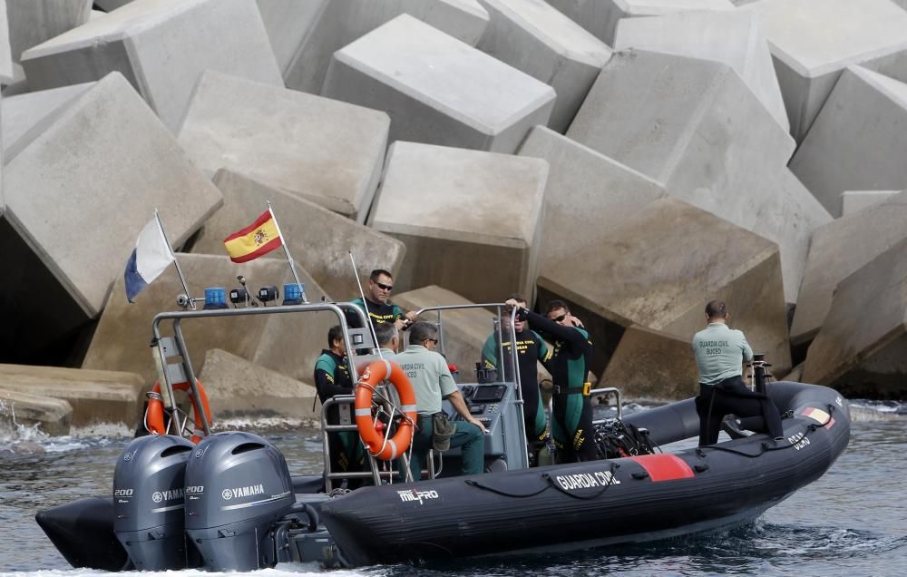 Agentes del Grupo Especial de Actividades Subacuáticas durante una inmersión.