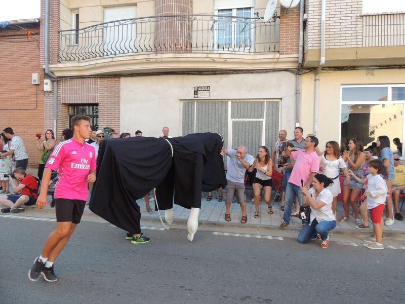 Gigantes y cabezudos en Camarzana de Tera