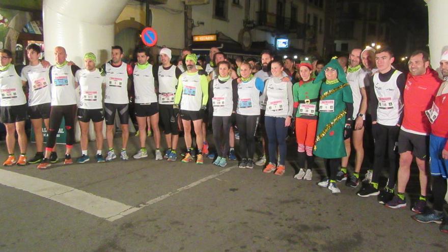 La canguesa Yaiza Teixeira y el cabraliego Juanjo Sohomano, vencedores de la San Silvestre Popular de Cangas de Onís