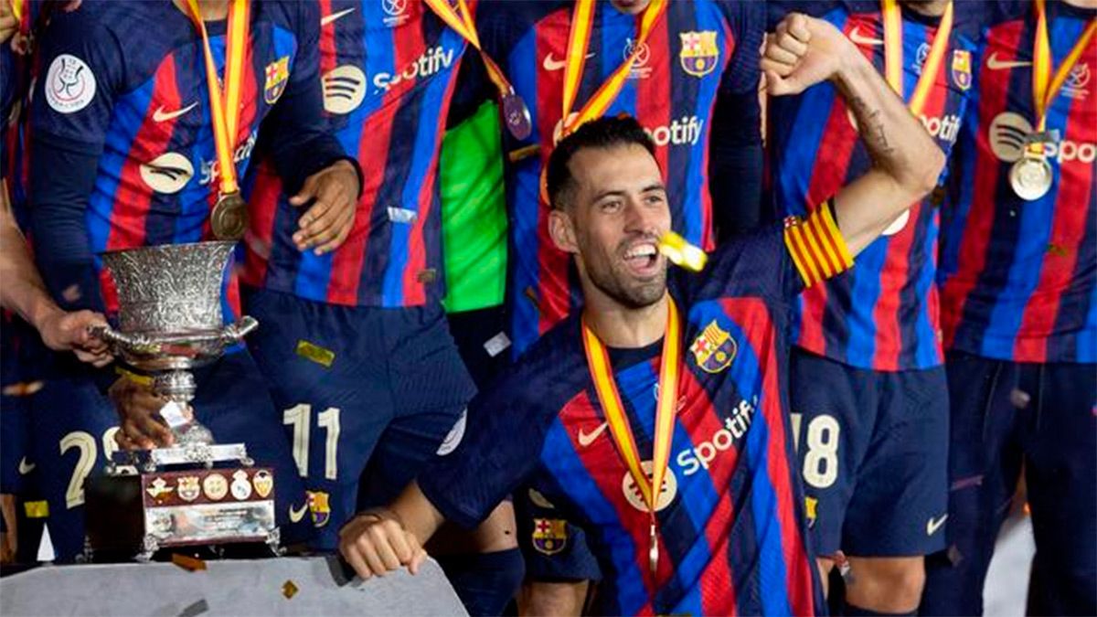 Busquets, celebrando el título conseguido por el Barça