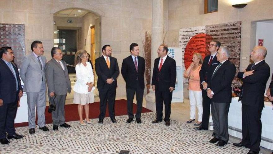 Delegación de empresarios de México en la sede de la CEO.