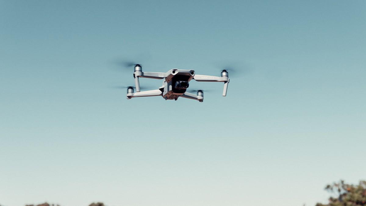 En la sociedad de las madres y padres dron, ¿eres uno de ellos? - Faro de  Vigo