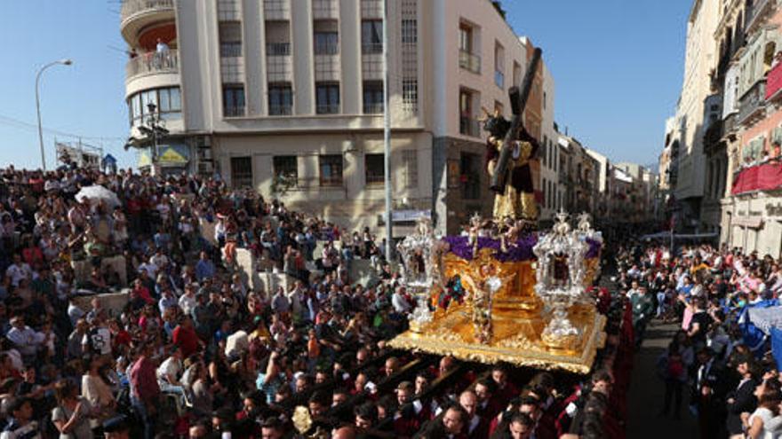 El Nazareno de Viñeros, a su paso por la Tribuna de los Pobres, el pasado Jueves Santo de 2014.