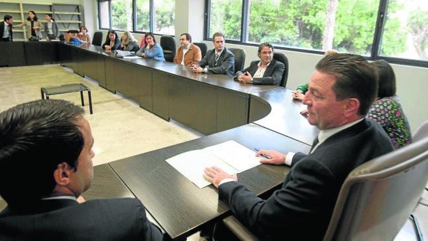 Un momento de la junta de jueces de Alicante celebrada el pasado viernes contra la fusión judicial con San Vicente.