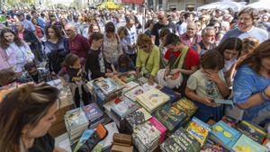 Sant Jordi bat rècord de parades i es prepara per a un altre dia històric