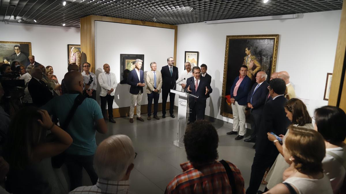 El presidente de la Fundación Cajasol, Antonio Pulido, interviene en la inauguración de la muestra.