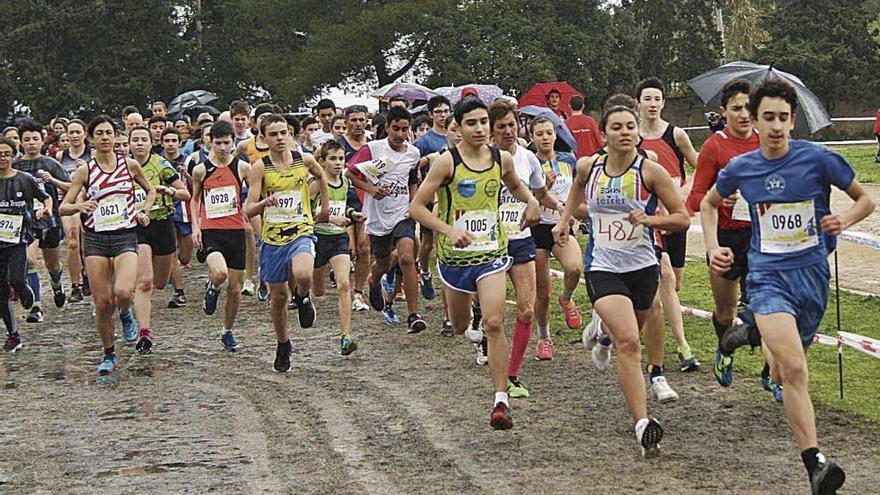 Salida de una de las carreras que se disputaron en el circuito de La Porciúncula.