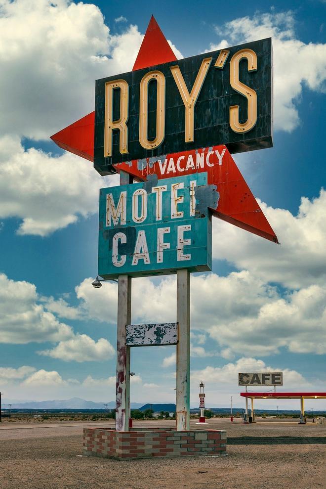 Ruta 66 Roy's Motel and Cafe vintage sign