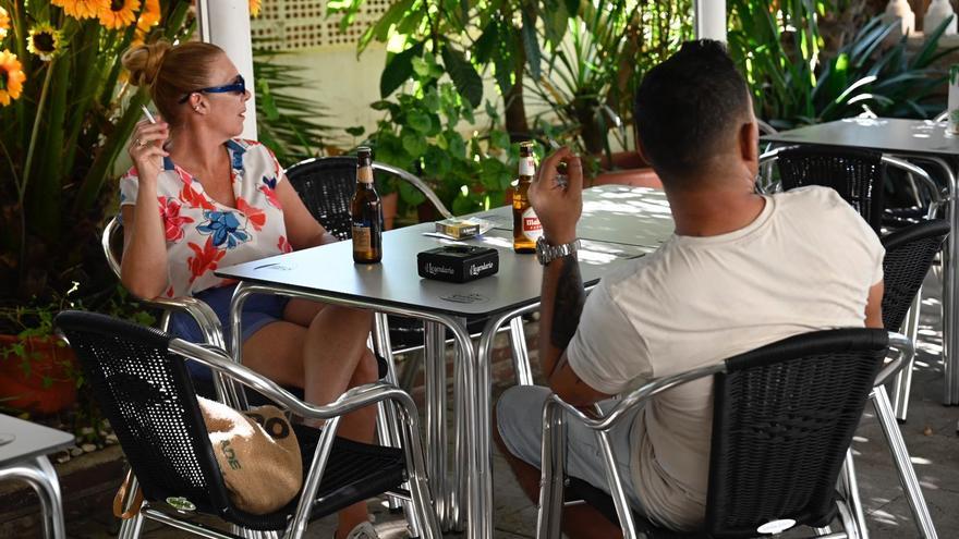 La patronal de la hostelería de Castellón critica la futura prohibición de fumar en terrazas