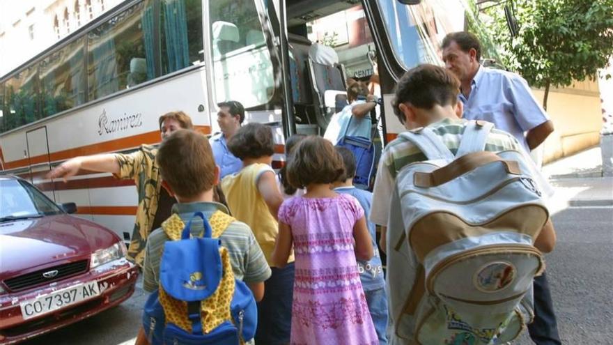 Más de 8.900 usuarios de 131 centros se beneficiaron del transporte escolar el pasado curso