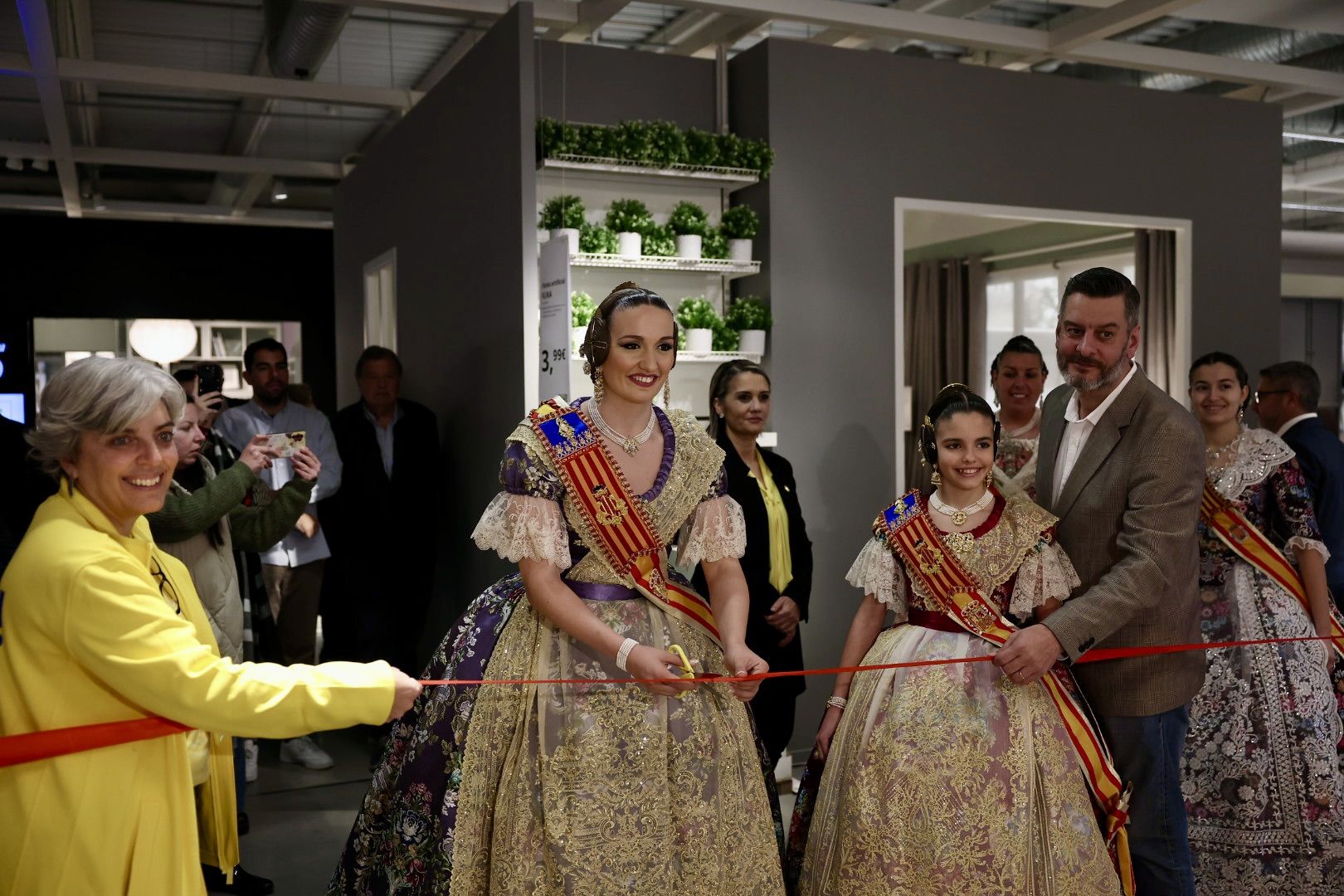 Ikea inaugura el salón de Laura y Paula