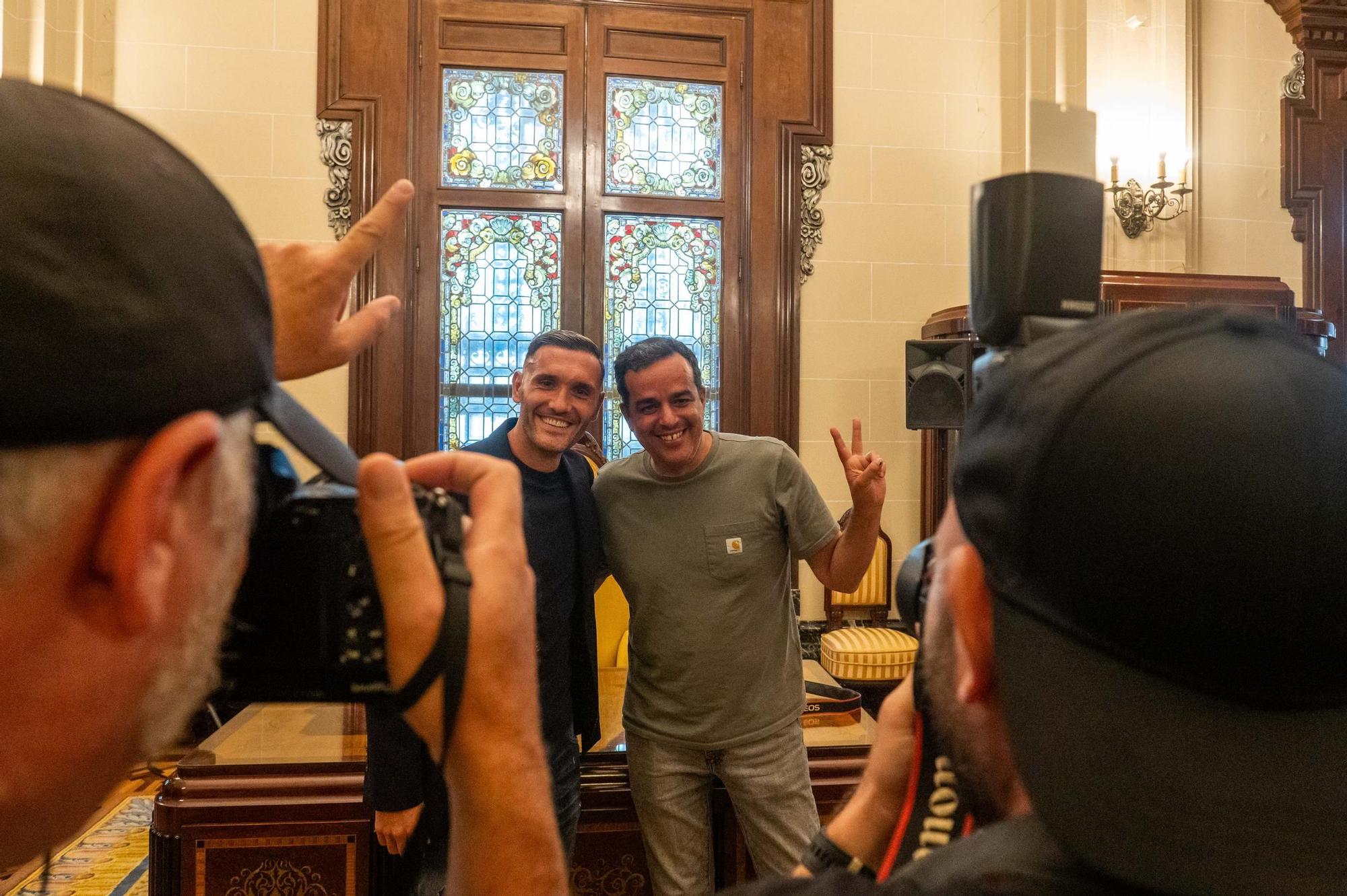 Lucas Pérez enamora con su pregón de las Fiestas de María Pita 2024