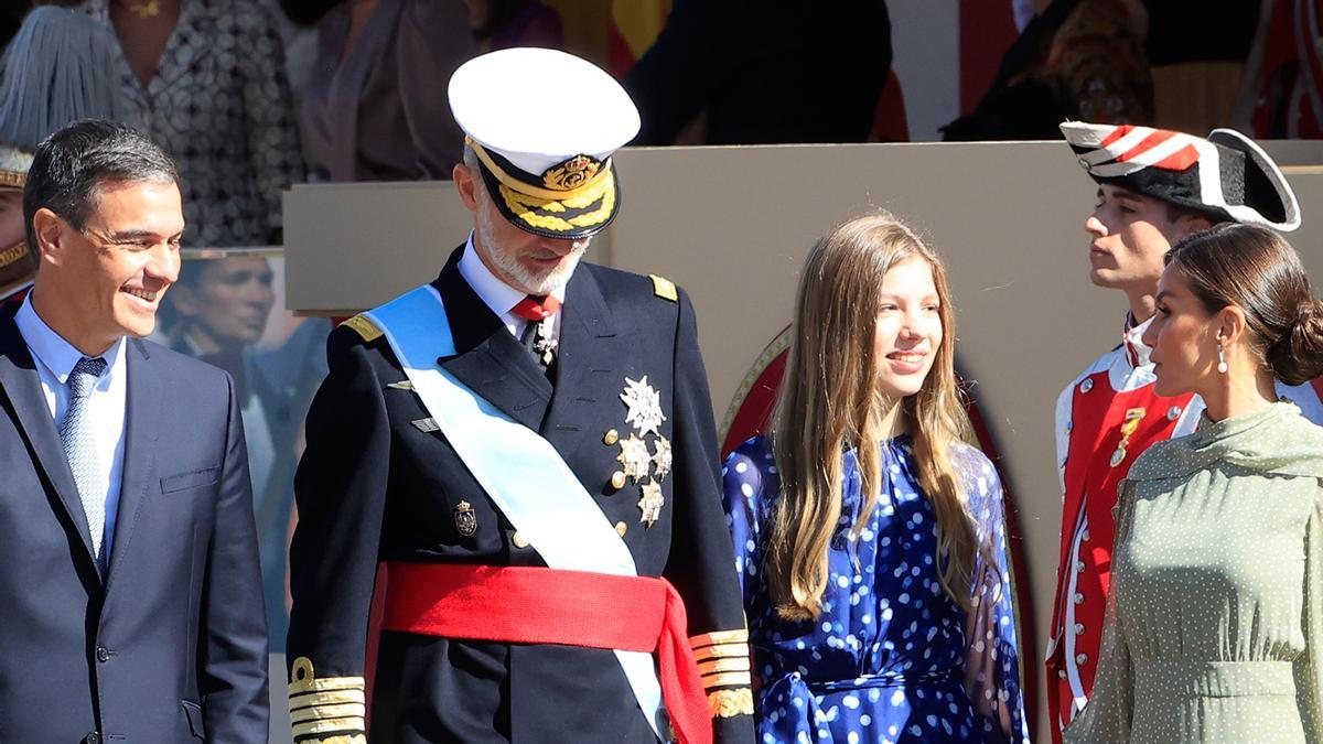 El vestido de la Reina Letizia  en el desfile de la Fiesta Nacional que todo el mundo ha comentado