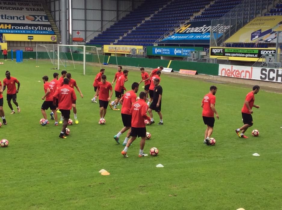 Entrenamiento del RCD Mallorca en Holanda: Vázquez hace sudar a la plantilla