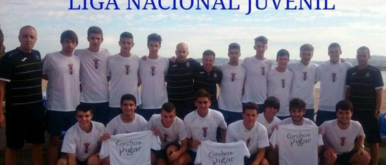 De pie, desde la izquierda, Santi (delegado), Santamaría, Víctor, Jorge, Dani, Arboleya (segundo entrenador), Iván González (entrenador), David, Borja, Berto, Álvaro, César y Michi (preparador físico); agachados, Castro, Santi, Cesarín, Iván, Bayón, Luis, Villa e Iker.