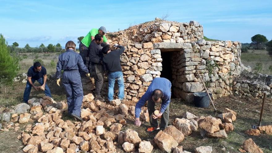 Dissabte es va restaurar una barraca de pedra seca a Llers.