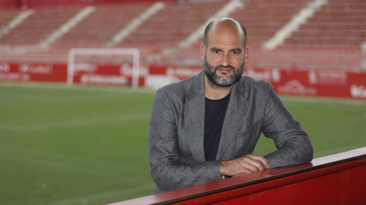 Pere Guardiola, posa en el el estadio de Montilivi en Girona.