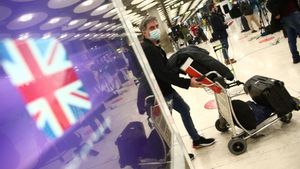 Viajeros en la zona T4 del aeropuerto de Barajas.