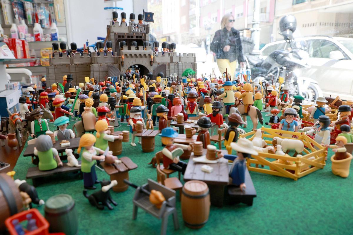Figuras de Playmobil representando el asedio a la puerta de Gamboa en la Reconquista.