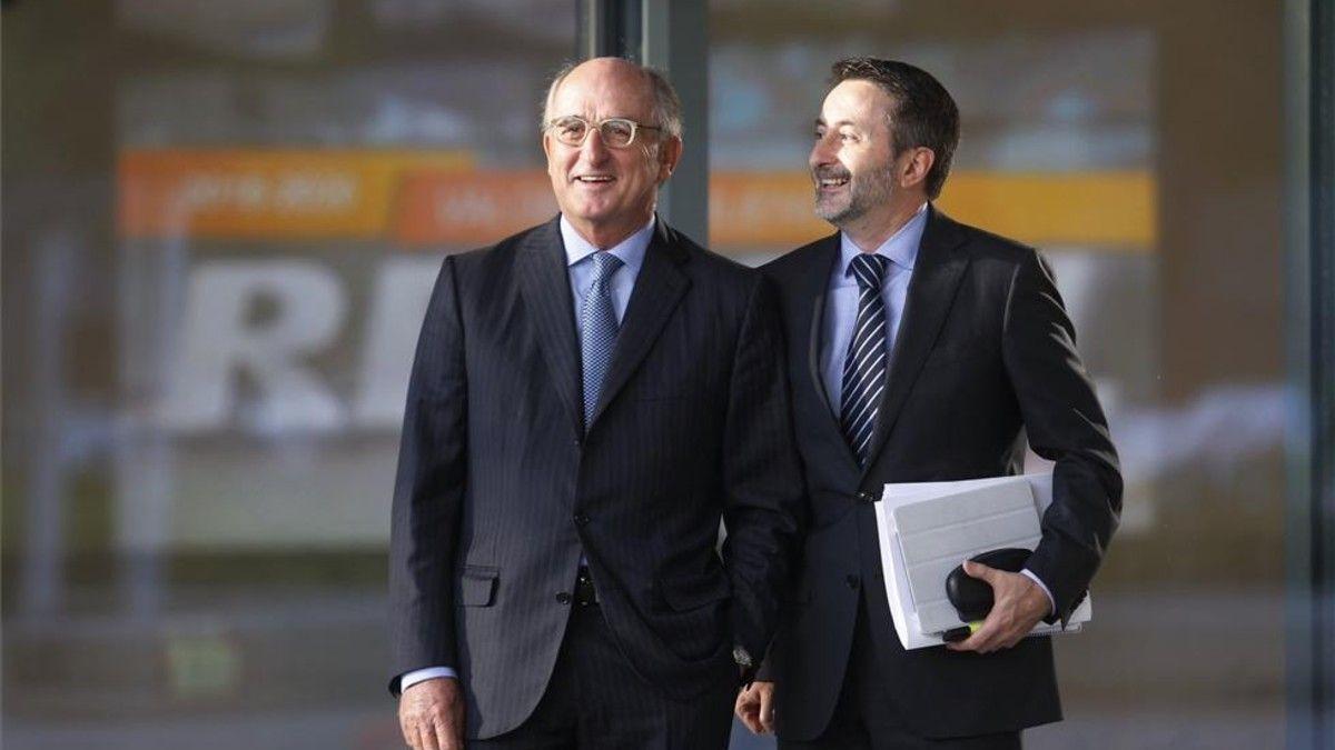 Josu Jon Imaz (izquierda) y Antoni Brufau, de Repsol.