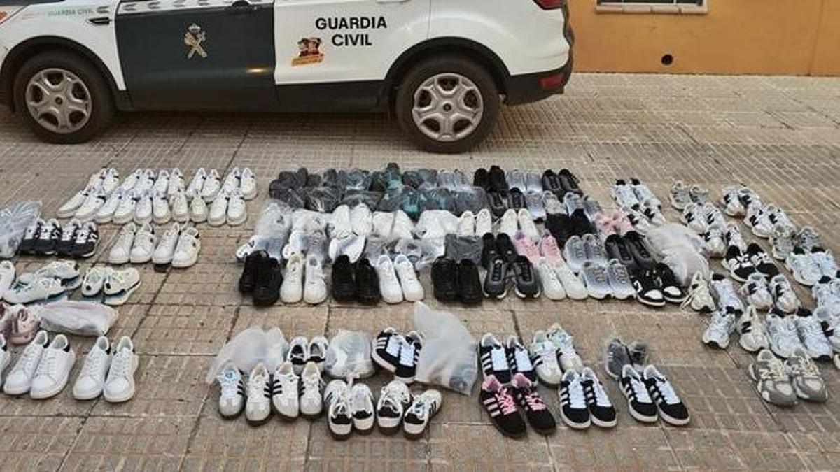 Zapatillas intervenidas por la Guardia Civil