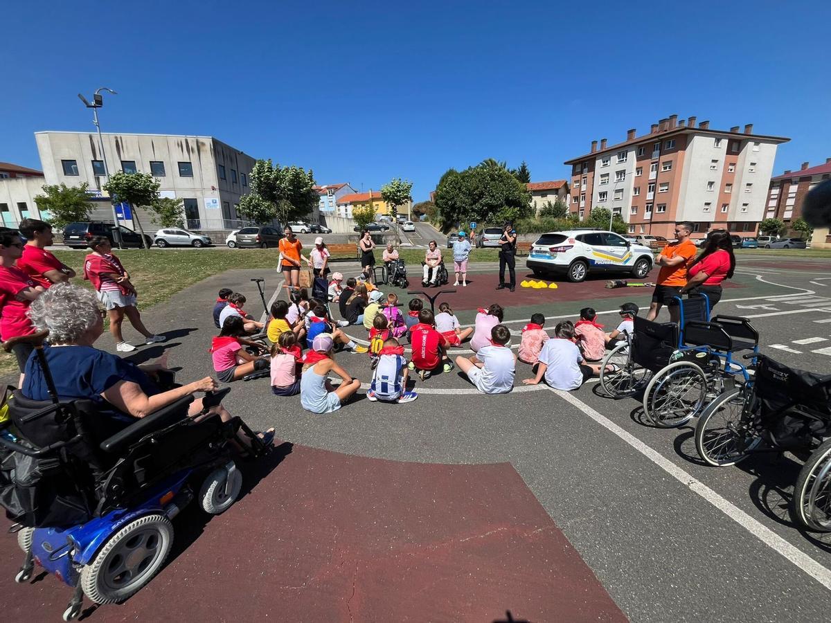 Un taller para los niños de la Escuela de Vacaciones de Verano de Corvera.