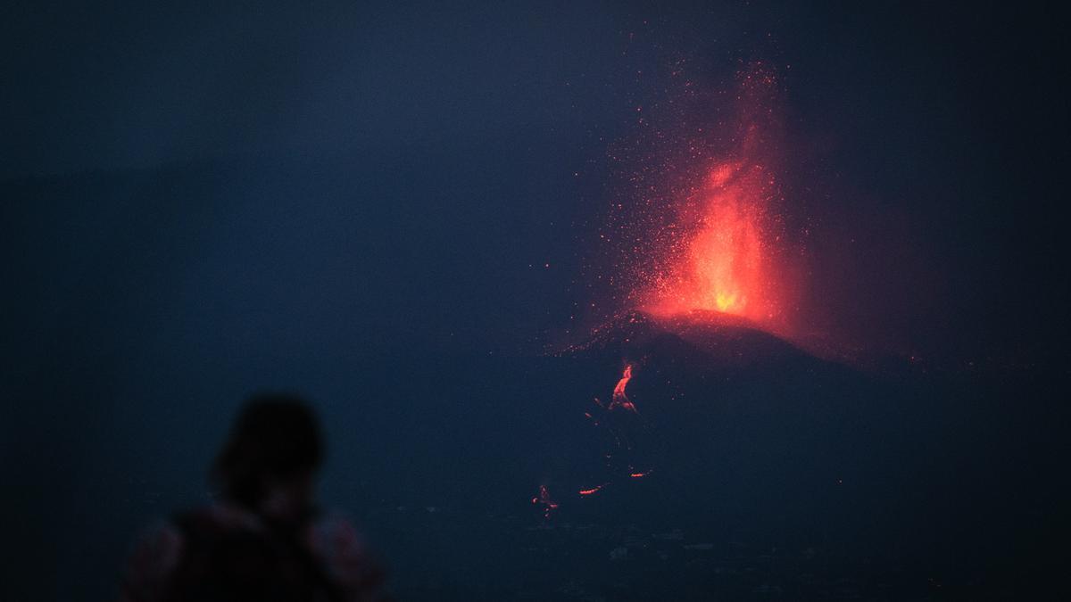 Impresionantes imágenes del volcán de La Palma en erupción