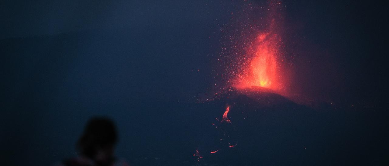 Impresionantes imágenes del volcán de La Palma en erupción