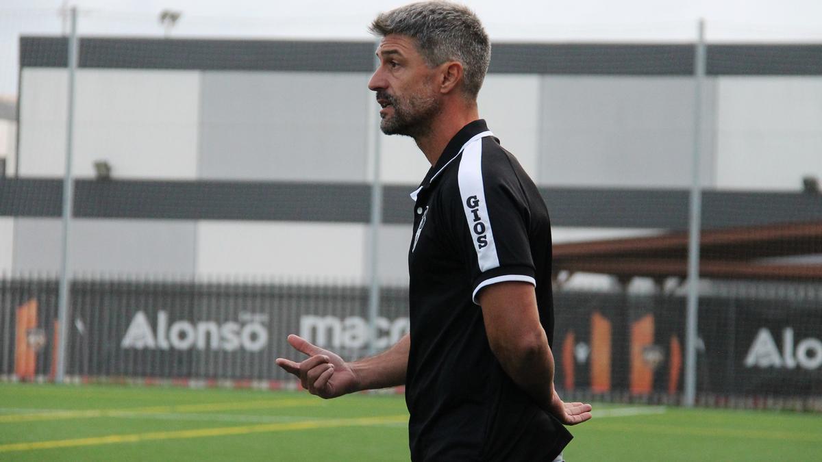 Roberto Bas, entrenador del Ontinyent 1931, que ha renovado por una temporada más.