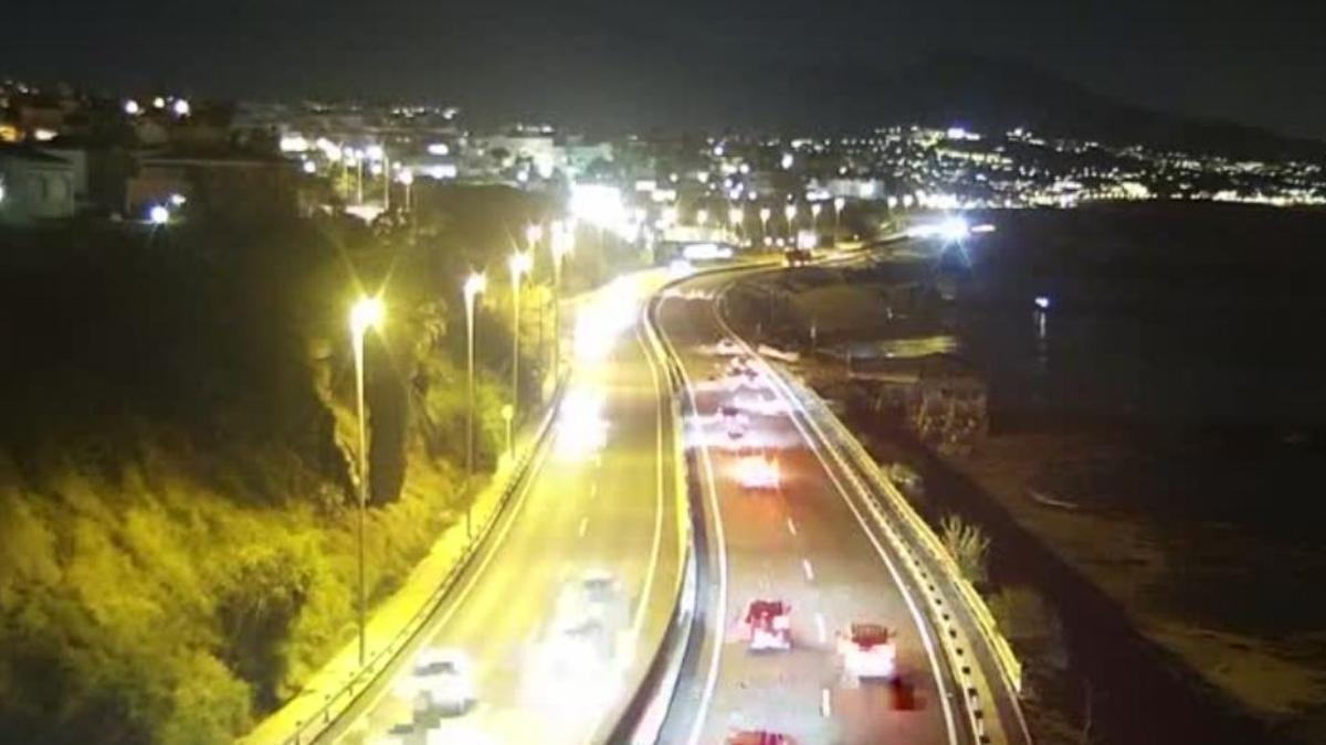 Tráfico en la A-7 por Calaburras.