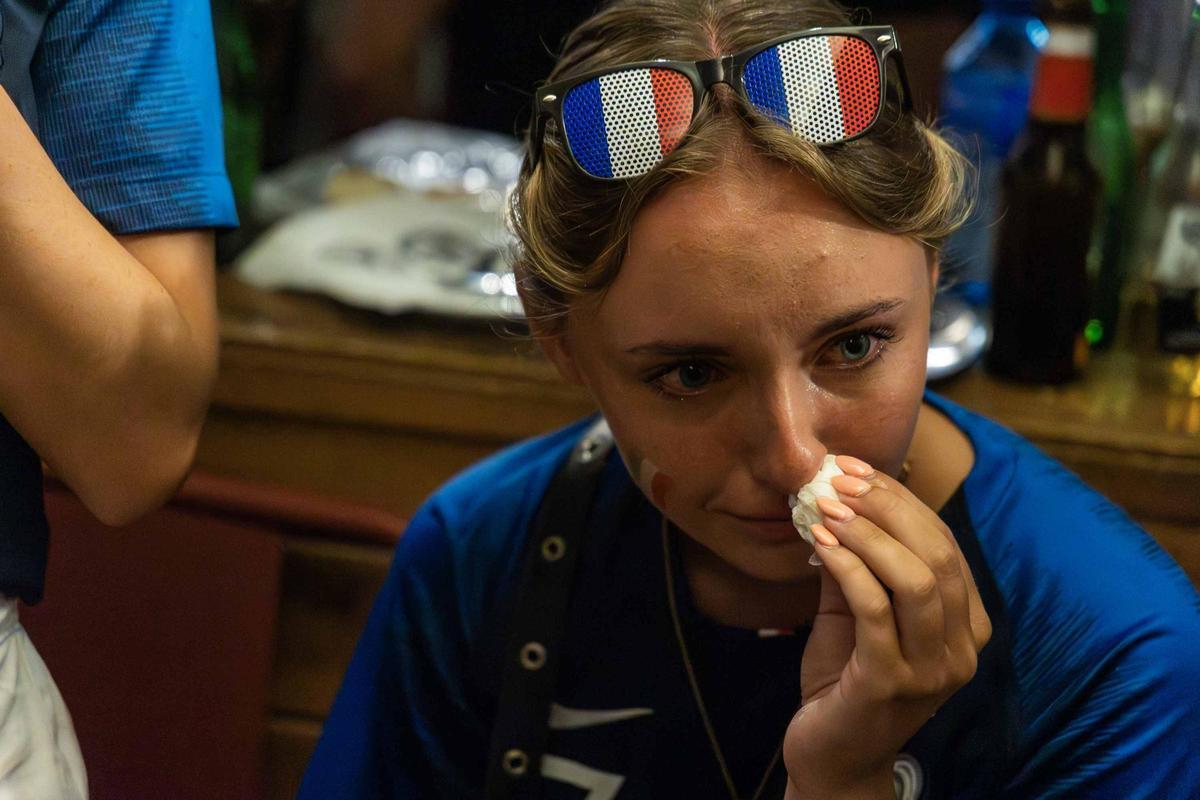 La alegría española y la tristeza francesa: así vivieron sus aficiones el partido decisivo en el centro de Alicante