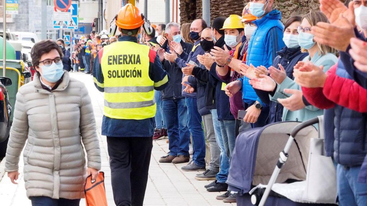 Trabajadores de Alcoa San Cibrao en una protesta, con el lema ‘Enerxía, solución’. |   // ELISEO TRIGO/EFE