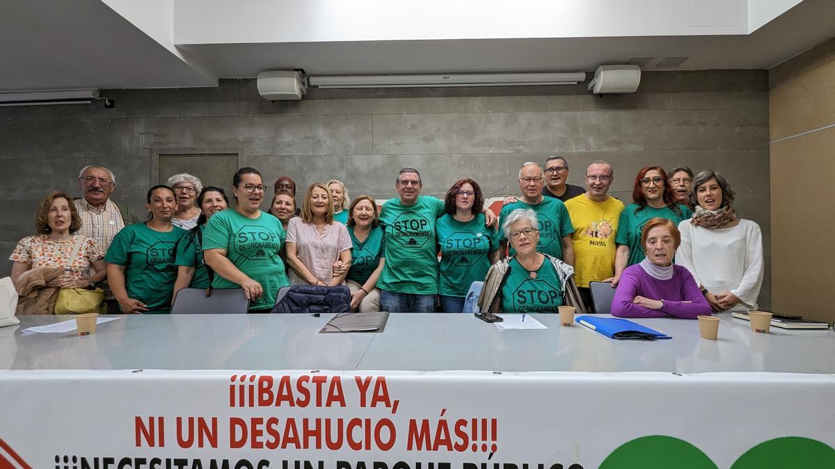 Activistas de la PAh tras presentar la rueda de prensa en la que anunciaron su &quot;Plan de Choque para la emergencia habitacional&quot;